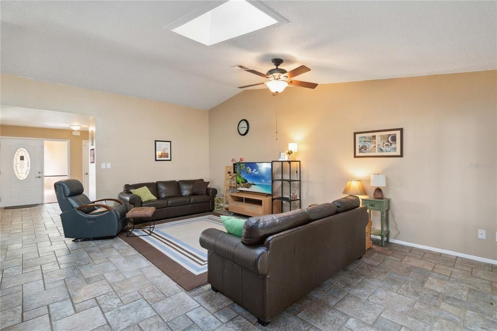 For Sale: $397,998 (3 beds, 2 baths, 2137 Square Feet)