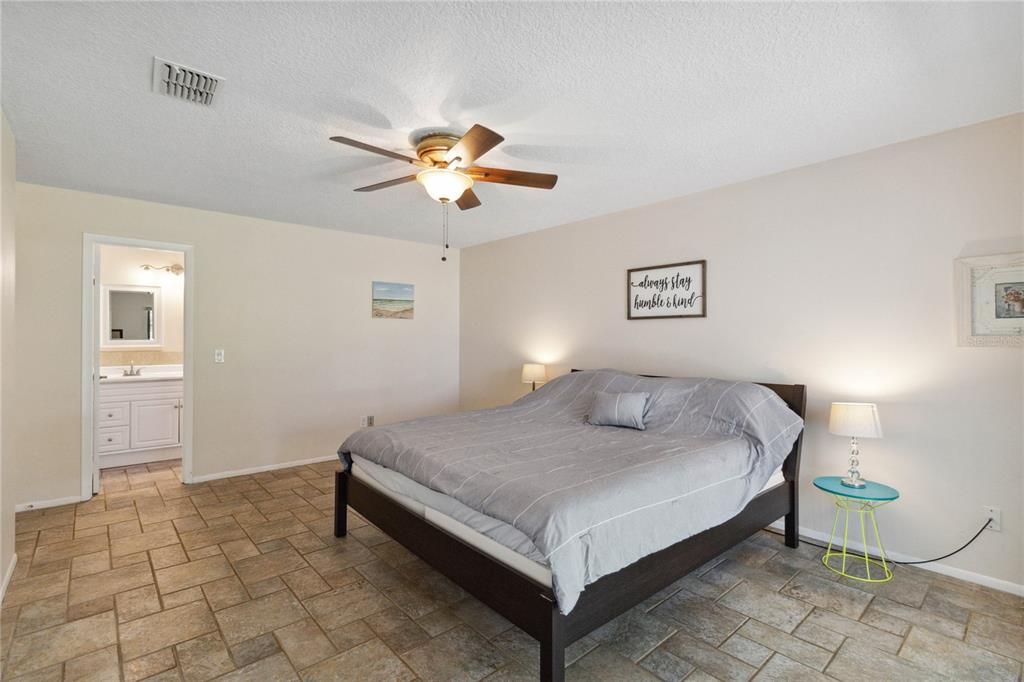 For Sale: $397,998 (3 beds, 2 baths, 2137 Square Feet)