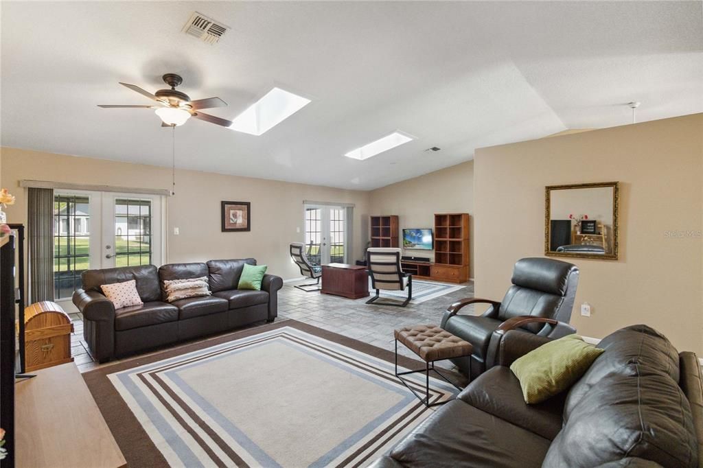 For Sale: $397,998 (3 beds, 2 baths, 2137 Square Feet)