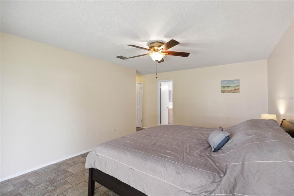 For Sale: $397,998 (3 beds, 2 baths, 2137 Square Feet)