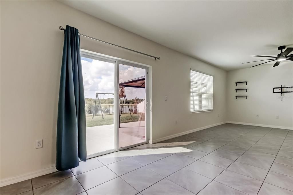 En Venta: $419,000 (5 camas, 3 baños, 2696 Pies cuadrados)