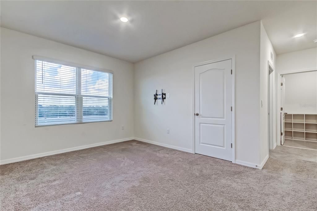 En Venta: $419,000 (5 camas, 3 baños, 2696 Pies cuadrados)