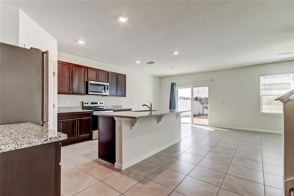 En Venta: $419,000 (5 camas, 3 baños, 2696 Pies cuadrados)