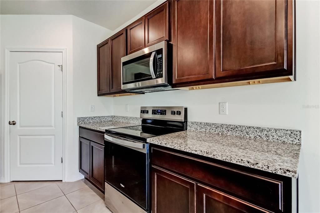 En Venta: $419,000 (5 camas, 3 baños, 2696 Pies cuadrados)