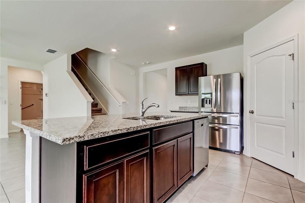 En Venta: $419,000 (5 camas, 3 baños, 2696 Pies cuadrados)