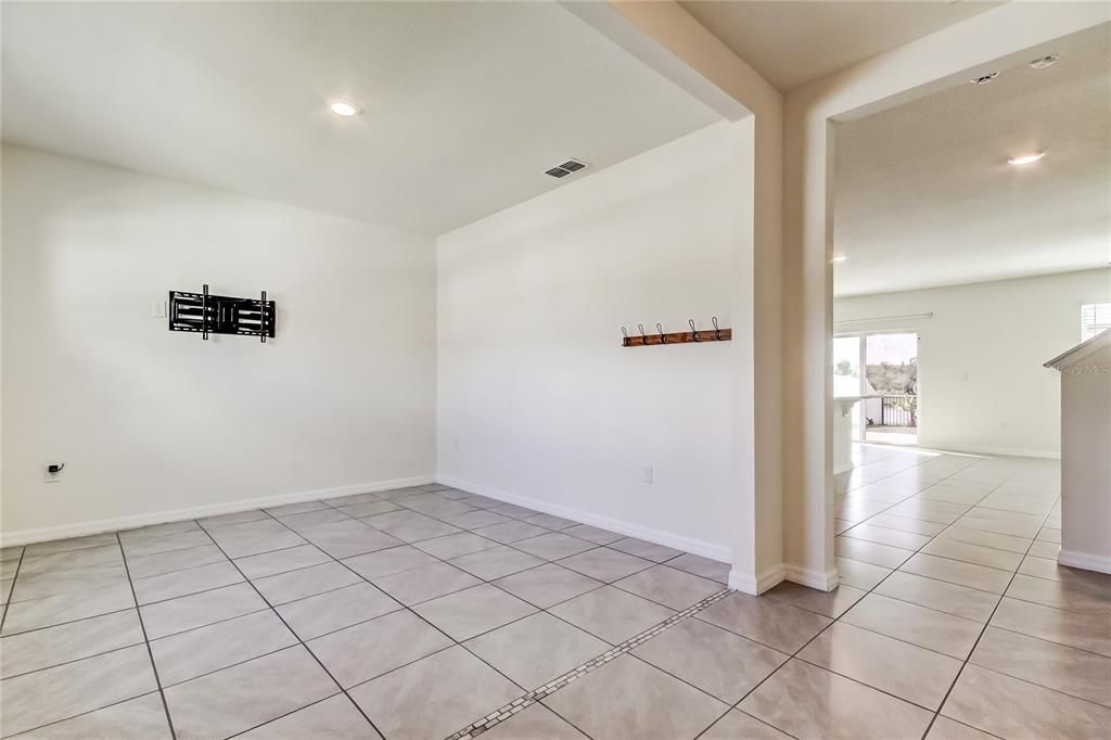 En Venta: $419,000 (5 camas, 3 baños, 2696 Pies cuadrados)