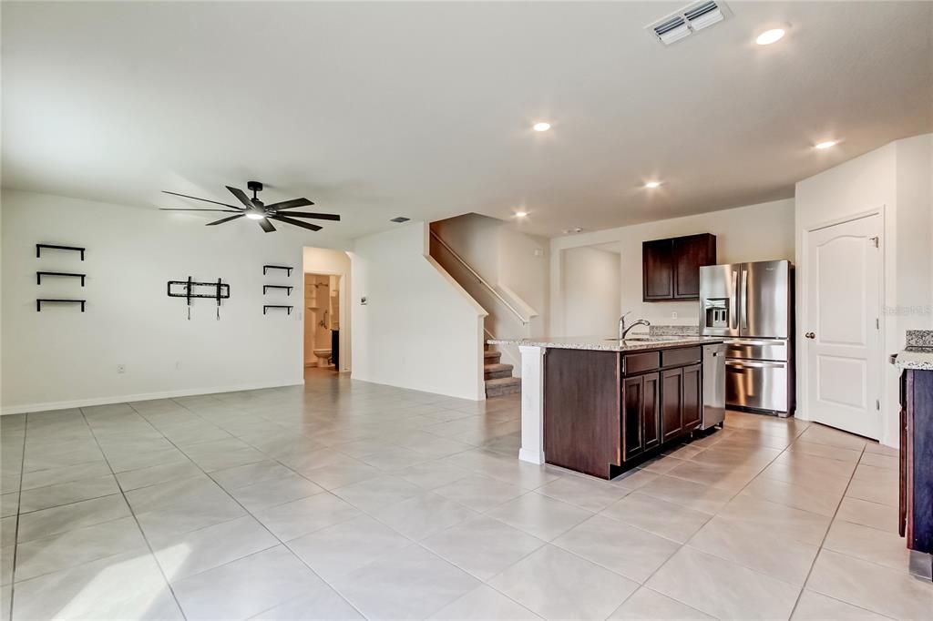 En Venta: $419,000 (5 camas, 3 baños, 2696 Pies cuadrados)