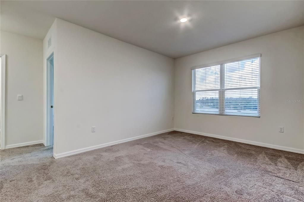 En Venta: $419,000 (5 camas, 3 baños, 2696 Pies cuadrados)