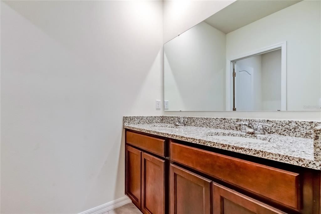 En Venta: $419,000 (5 camas, 3 baños, 2696 Pies cuadrados)