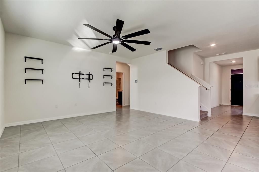 En Venta: $419,000 (5 camas, 3 baños, 2696 Pies cuadrados)