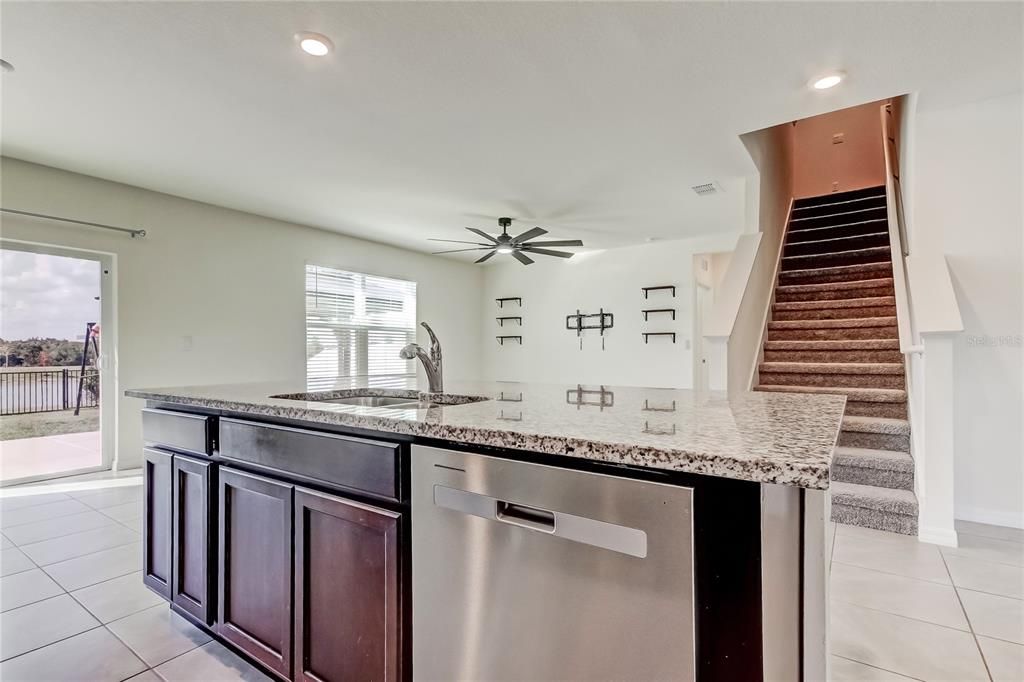 En Venta: $419,000 (5 camas, 3 baños, 2696 Pies cuadrados)