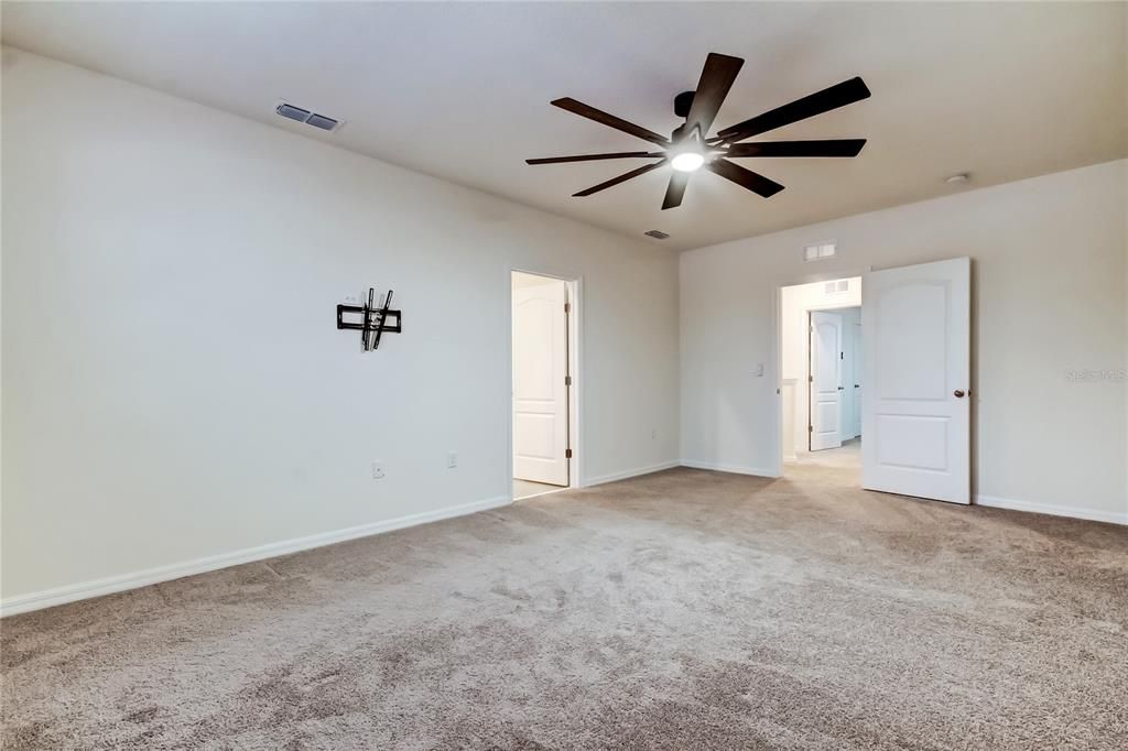 En Venta: $419,000 (5 camas, 3 baños, 2696 Pies cuadrados)