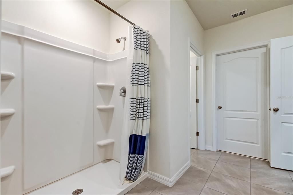 En Venta: $419,000 (5 camas, 3 baños, 2696 Pies cuadrados)