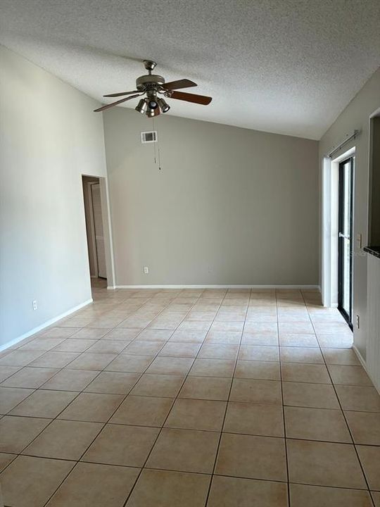 В аренду: $2,700 (4 спален, 2 ванн, 1745 Квадратных фут)