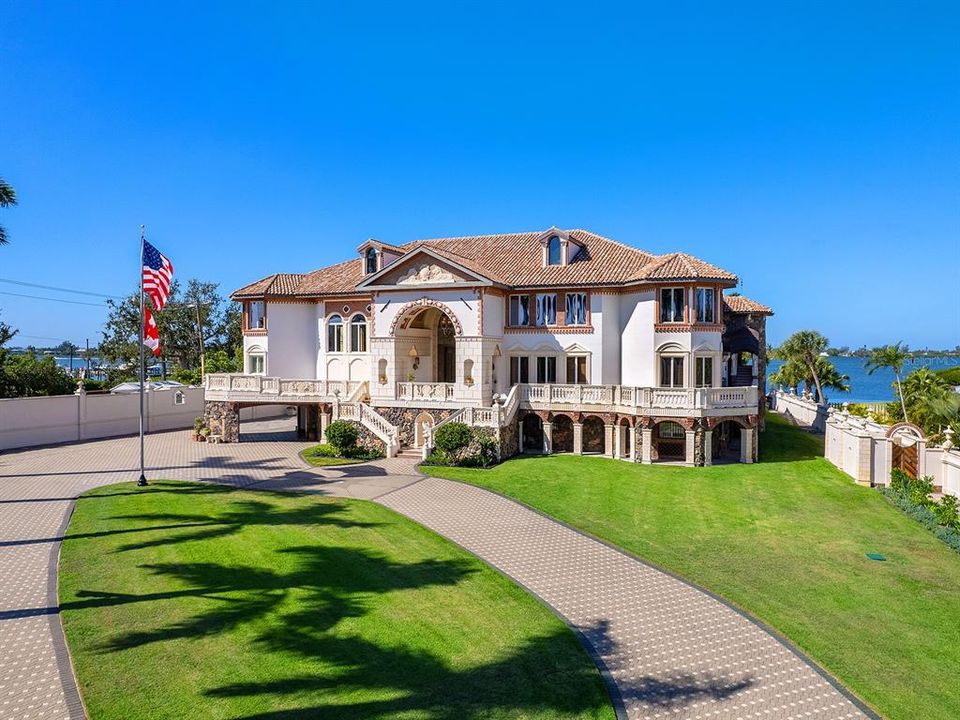 待售: $26,400,000 (4 贝兹, 4 浴室, 10697 平方英尺)