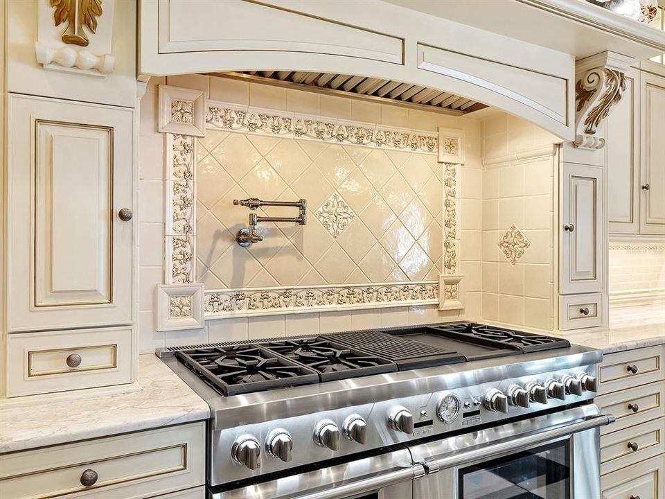 待售: $26,400,000 (4 贝兹, 4 浴室, 10697 平方英尺)