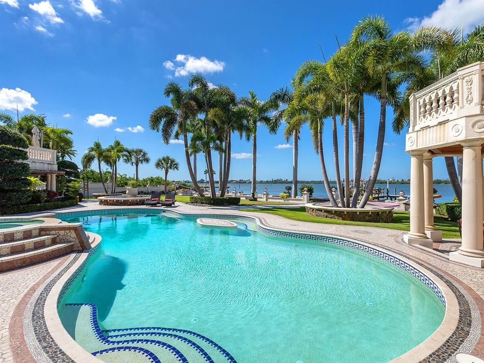 待售: $26,400,000 (4 贝兹, 4 浴室, 10697 平方英尺)