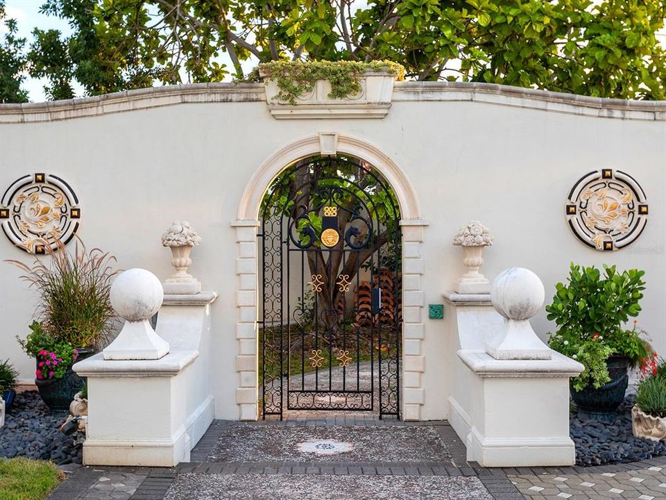 待售: $26,400,000 (4 贝兹, 4 浴室, 10697 平方英尺)