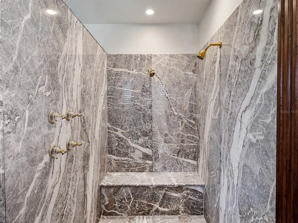 待售: $26,400,000 (4 贝兹, 4 浴室, 10697 平方英尺)