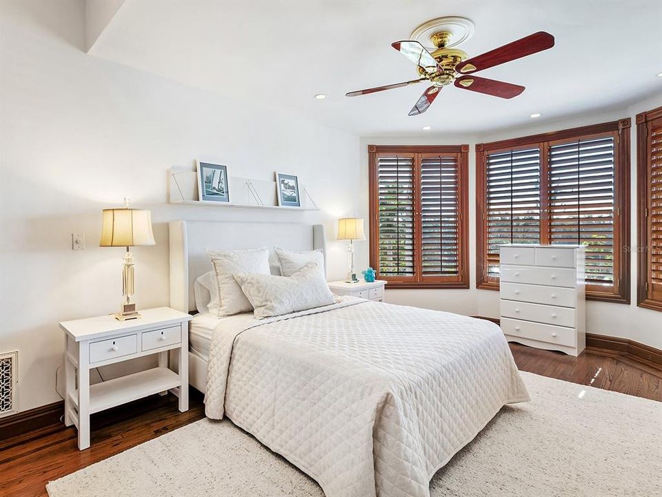 待售: $26,400,000 (4 贝兹, 4 浴室, 10697 平方英尺)