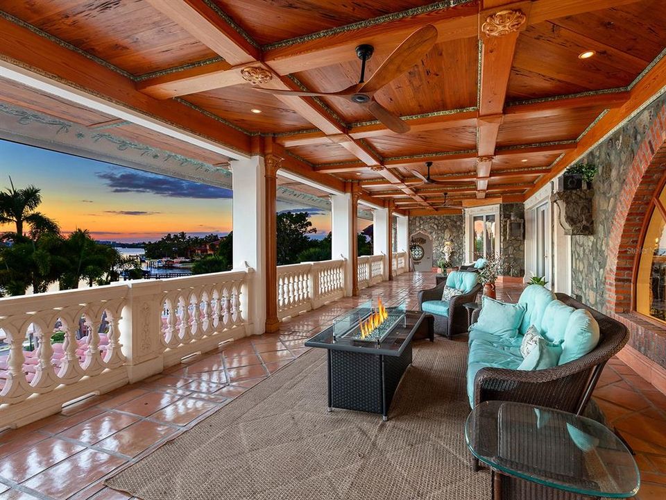 待售: $26,400,000 (4 贝兹, 4 浴室, 10697 平方英尺)