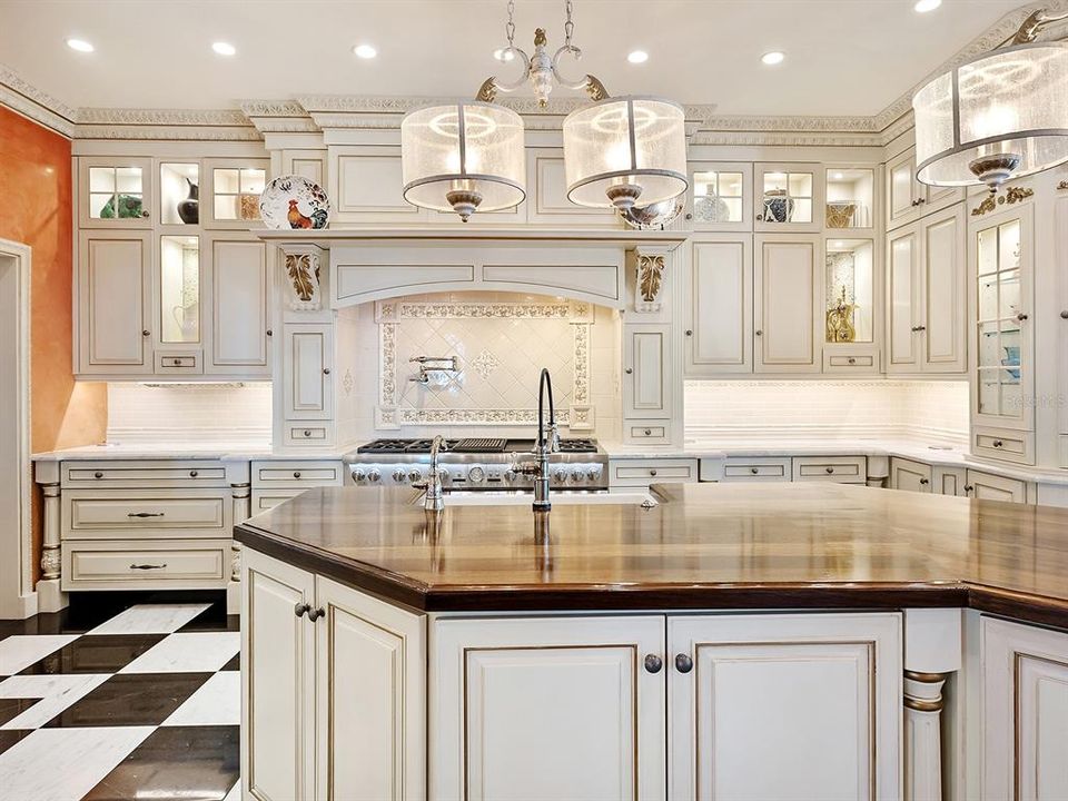 待售: $26,400,000 (4 贝兹, 4 浴室, 10697 平方英尺)