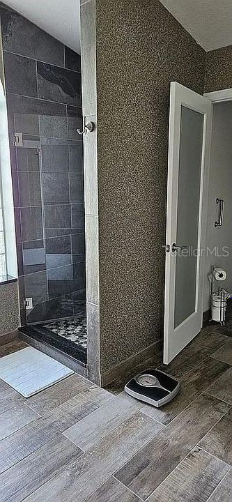 For Sale: $429,900 (3 beds, 2 baths, 1833 Square Feet)