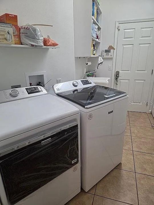 For Sale: $429,900 (3 beds, 2 baths, 1833 Square Feet)