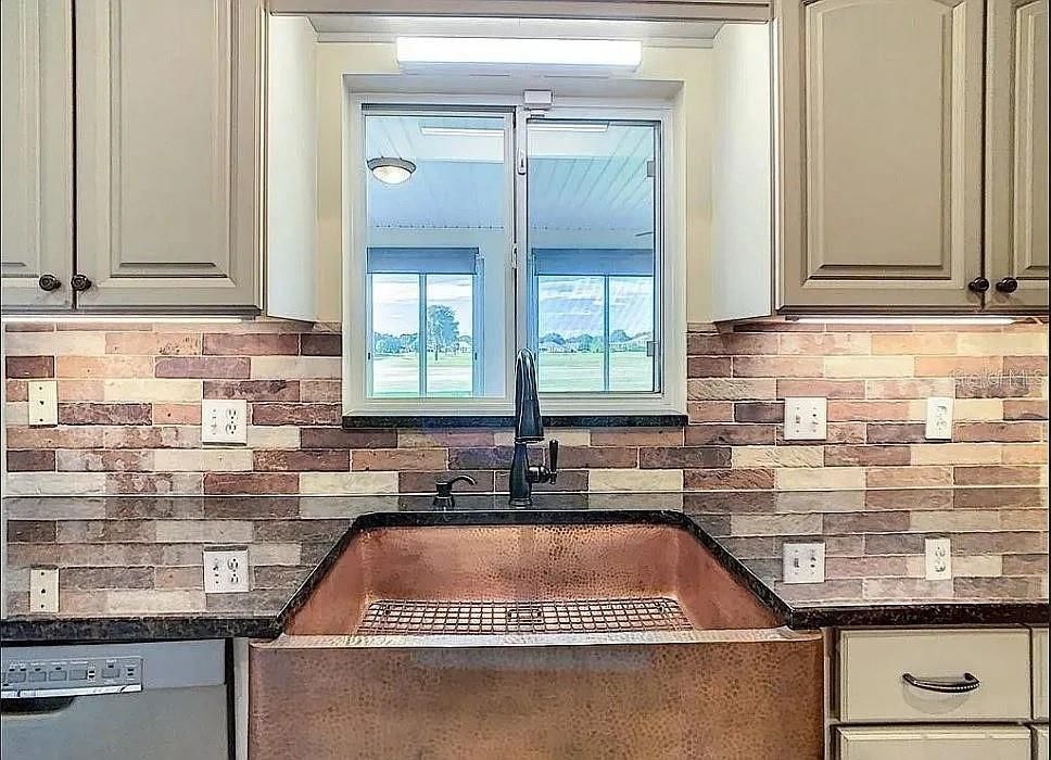 For Sale: $429,900 (3 beds, 2 baths, 1833 Square Feet)