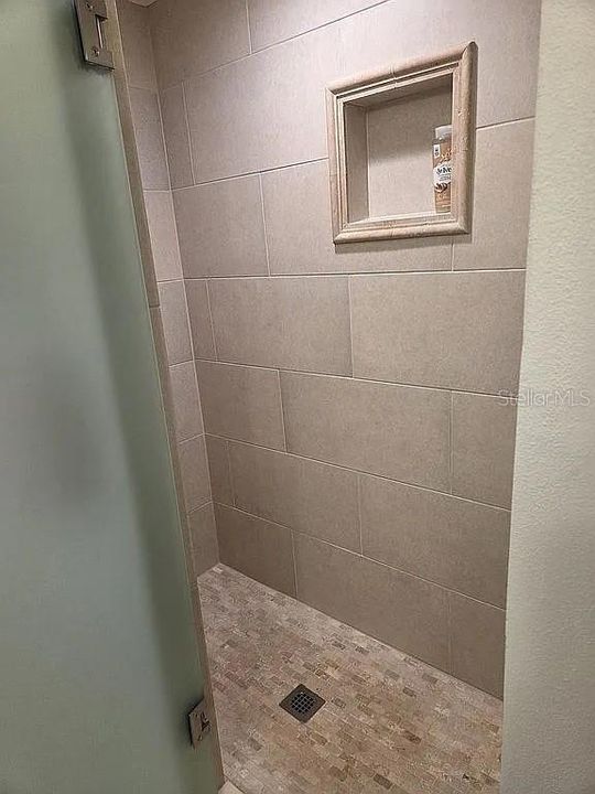 For Sale: $429,900 (3 beds, 2 baths, 1833 Square Feet)