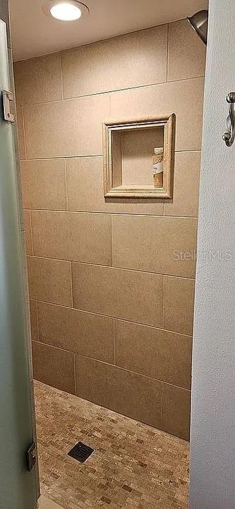 For Sale: $429,900 (3 beds, 2 baths, 1833 Square Feet)