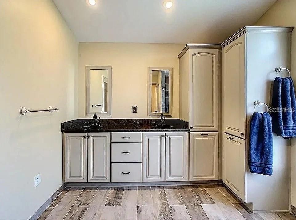 For Sale: $429,900 (3 beds, 2 baths, 1833 Square Feet)