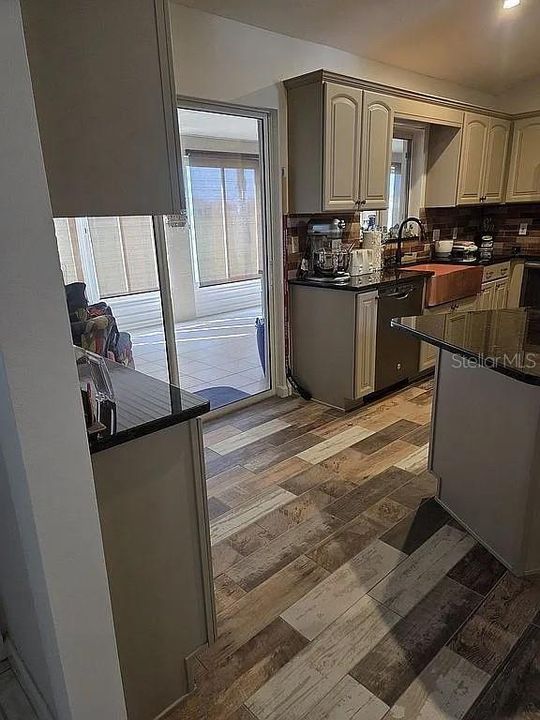 For Sale: $429,900 (3 beds, 2 baths, 1833 Square Feet)