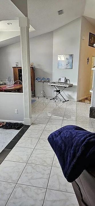 For Sale: $429,900 (3 beds, 2 baths, 1833 Square Feet)