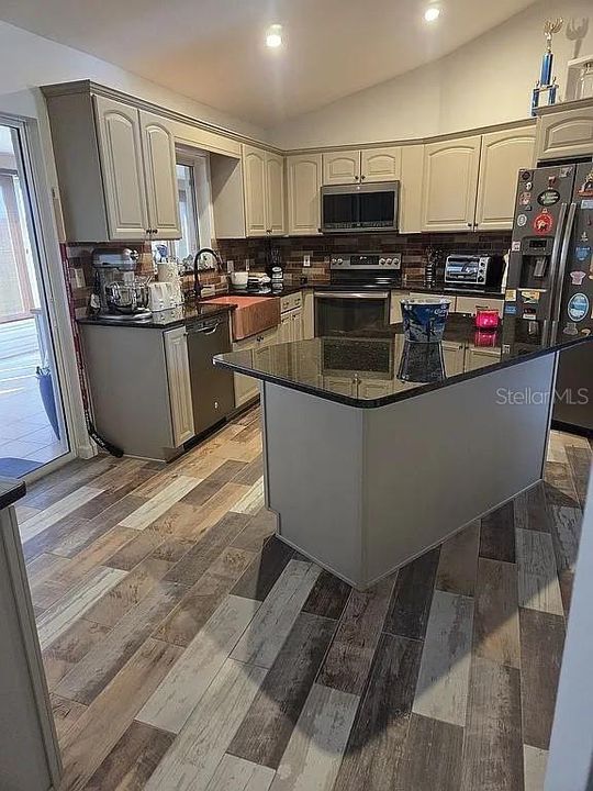 For Sale: $429,900 (3 beds, 2 baths, 1833 Square Feet)