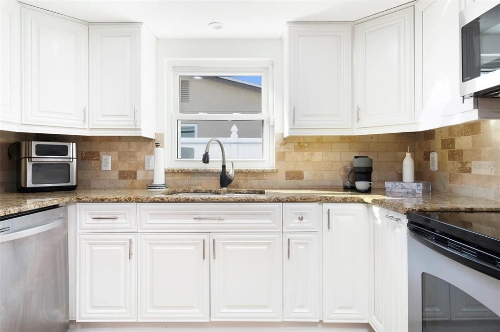 For Sale: $625,000 (3 beds, 2 baths, 2056 Square Feet)