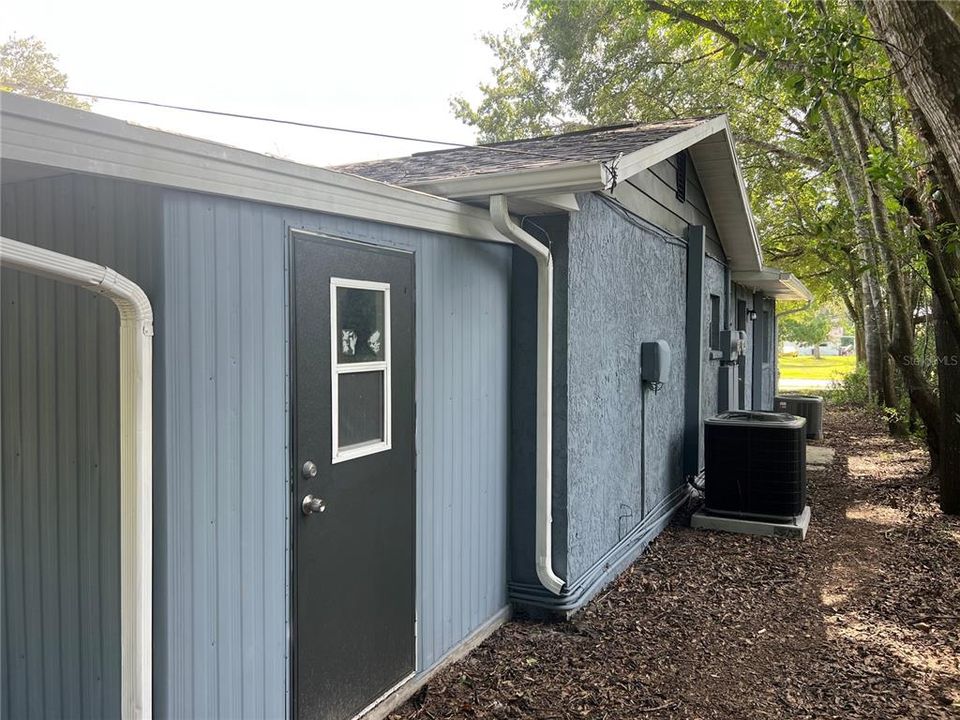 For Sale: $270,000 (2 beds, 0 baths, 1186 Square Feet)