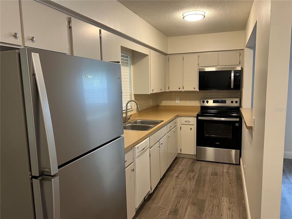 For Sale: $270,000 (2 beds, 0 baths, 1186 Square Feet)