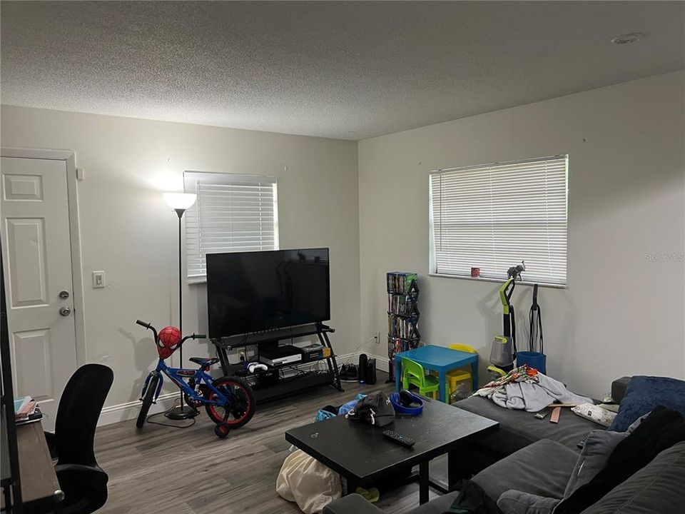 For Sale: $270,000 (2 beds, 0 baths, 1186 Square Feet)