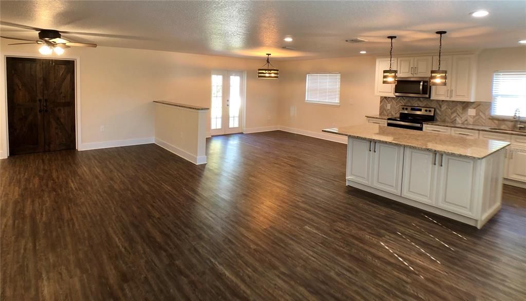 待售: $405,000 (4 贝兹, 2 浴室, 1812 平方英尺)