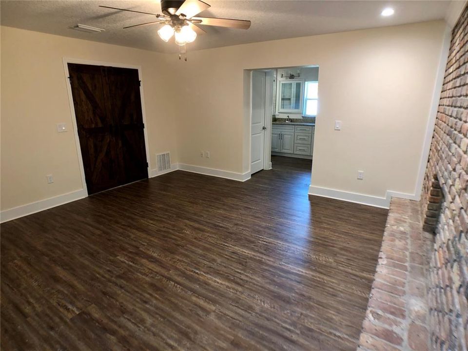 待售: $405,000 (4 贝兹, 2 浴室, 1812 平方英尺)