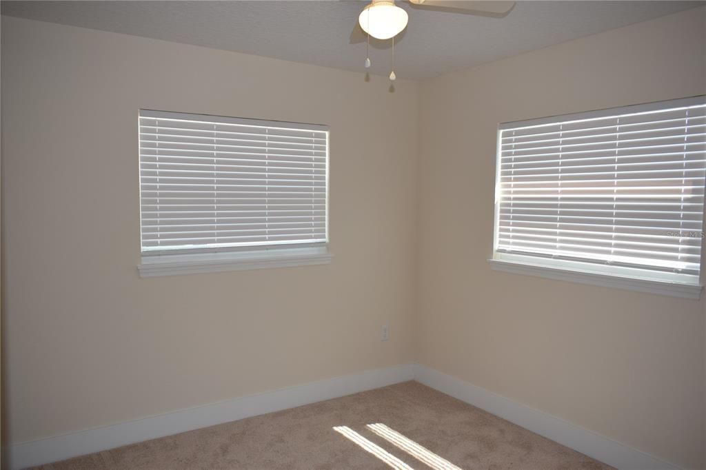 待售: $405,000 (4 贝兹, 2 浴室, 1812 平方英尺)