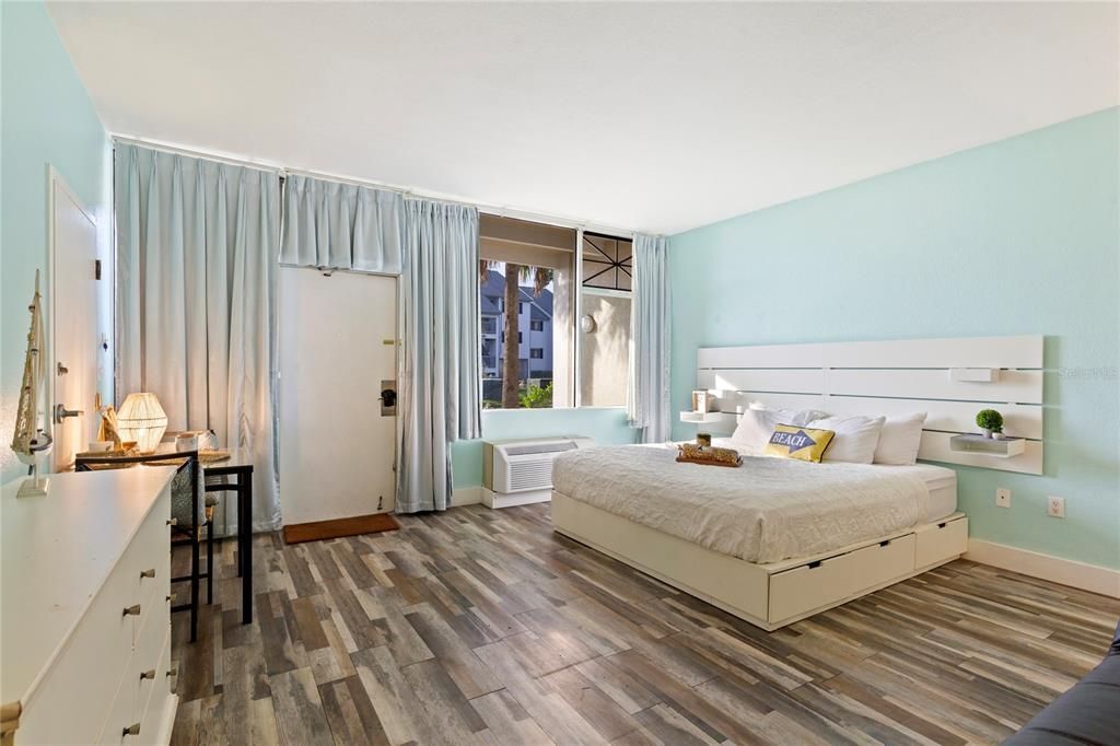 For Sale: $159,000 (1 beds, 1 baths, 445 Square Feet)