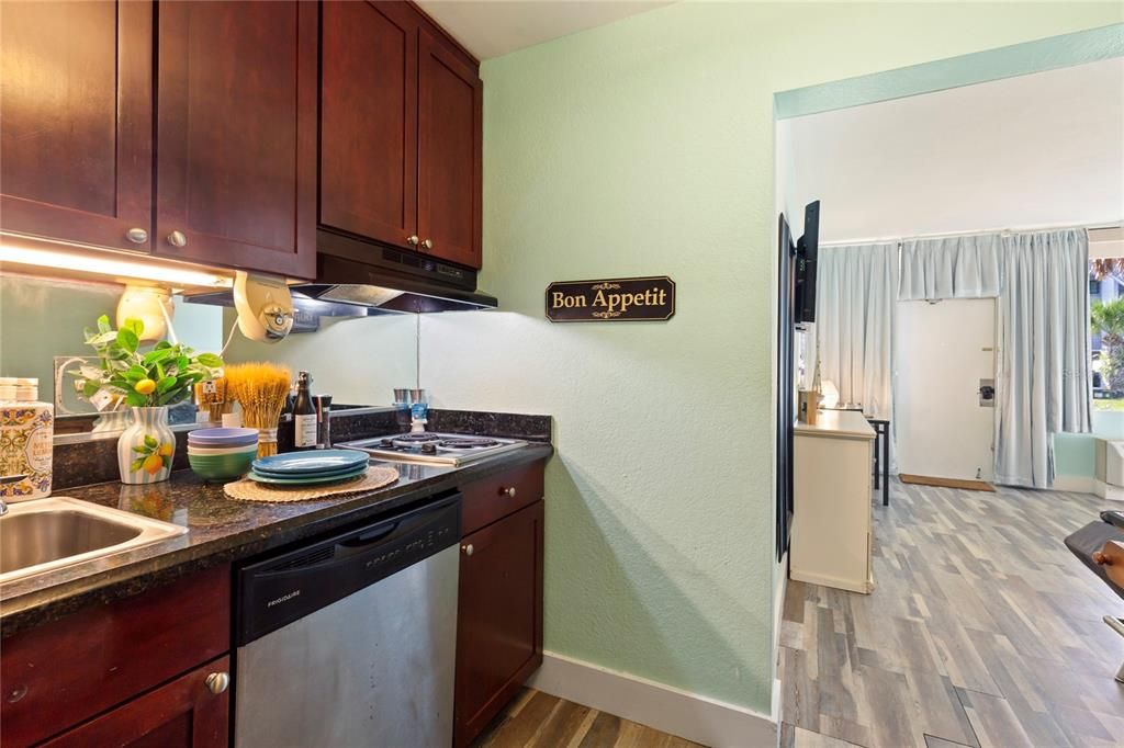 For Sale: $159,000 (1 beds, 1 baths, 445 Square Feet)