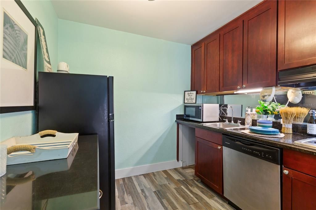 For Sale: $159,000 (1 beds, 1 baths, 445 Square Feet)