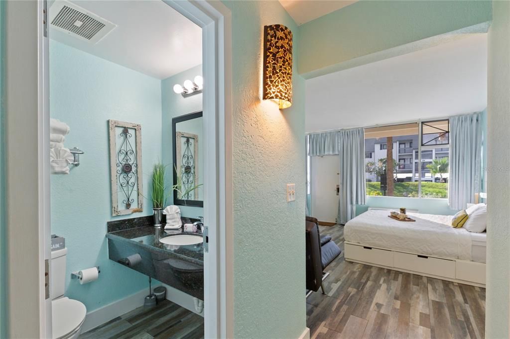 For Sale: $159,000 (1 beds, 1 baths, 445 Square Feet)