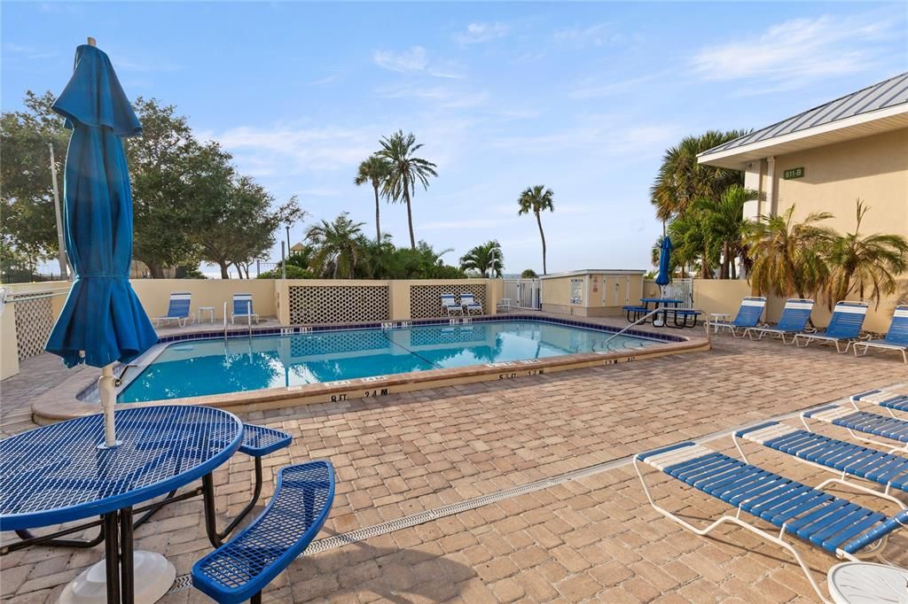 For Sale: $159,000 (1 beds, 1 baths, 445 Square Feet)