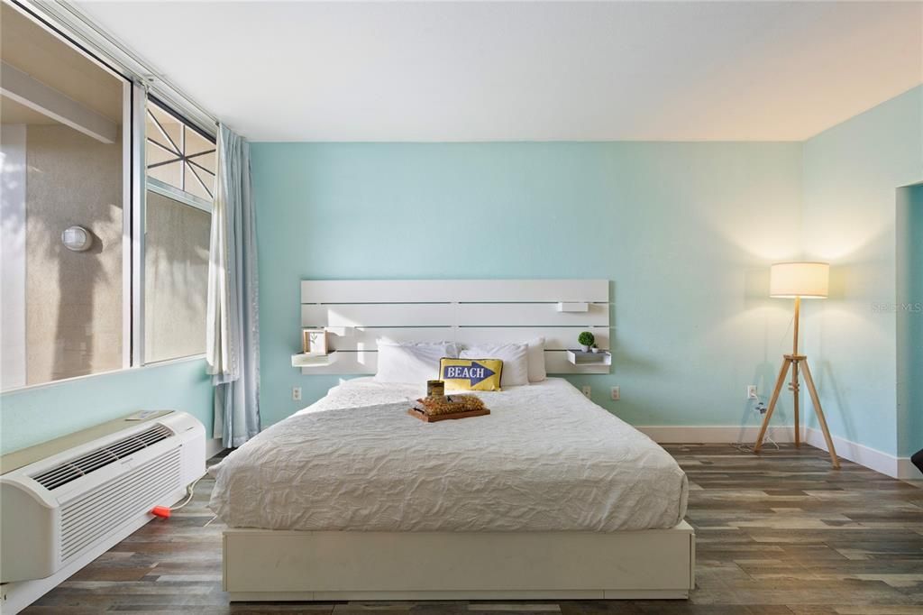 For Sale: $159,000 (1 beds, 1 baths, 445 Square Feet)