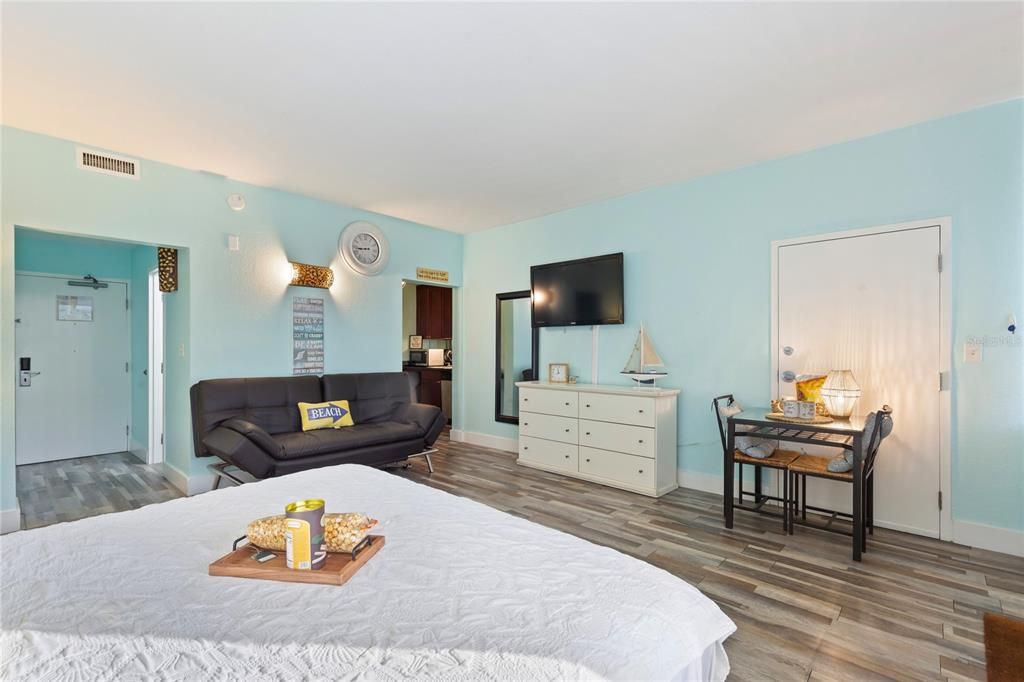 For Sale: $159,000 (1 beds, 1 baths, 445 Square Feet)