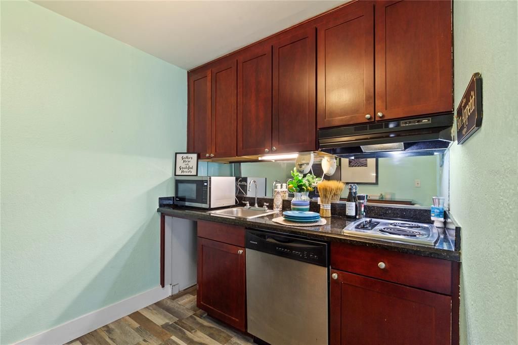 For Sale: $159,000 (1 beds, 1 baths, 445 Square Feet)